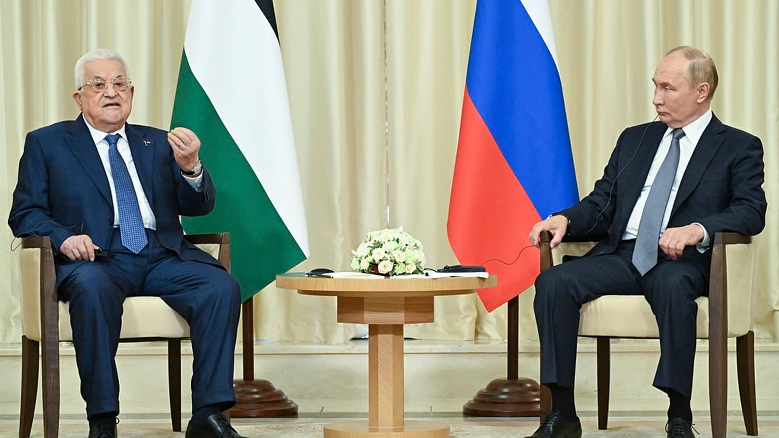 Presidente palestiniano, Mahmoud Abbas e o presidente russo Vladimir Putin na residência estatal  Novo-Ogaryovo, nos arredores de Moscovo. Terça-feira, 13 de agosto 2024