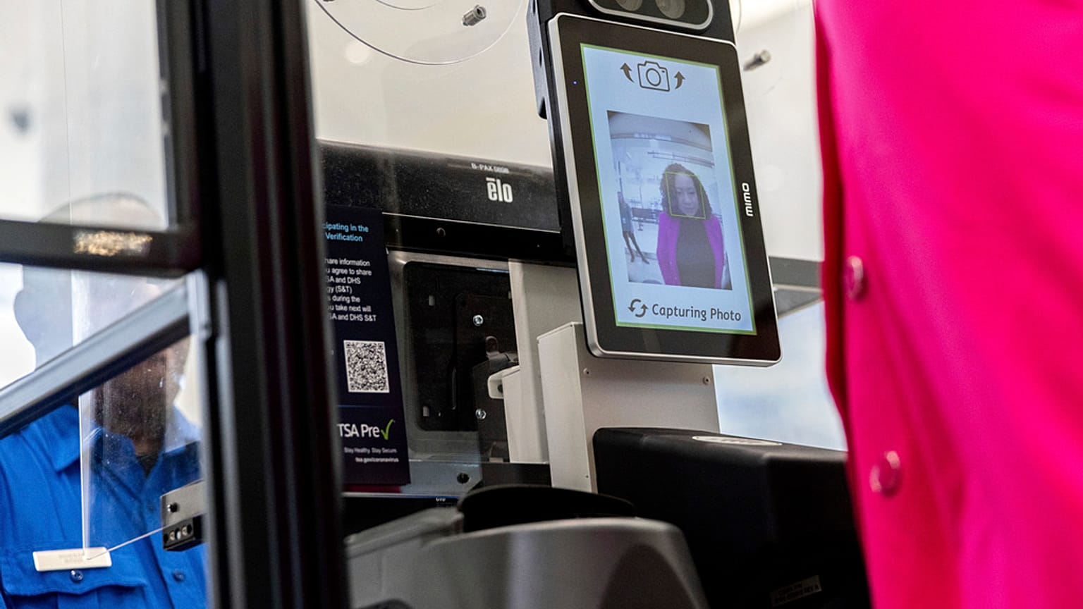 Digitális arcfelismerő a gyakorlatban - képünk illusztráció