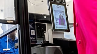 Технология быстро сканирует базу данных в поисках совпадений.