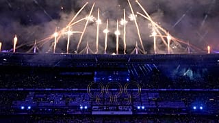 Explosão de fogo de artifício durante a cerimónia de encerramento dos Jogos Olímpicos de verão de 2024 no Stade de France, segunda-feira, 12 de agosto de 2024, em Saint-Denis,
