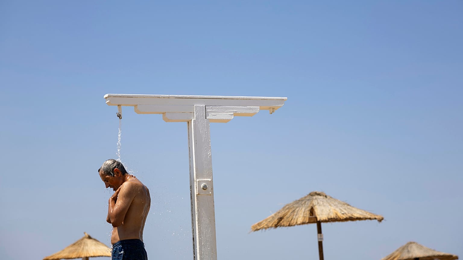 Λουόμενος στη Γλυφάδα - Φωτογραφία αρχείου