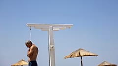 Λουόμενος στη Γλυφάδα - Φωτογραφία αρχείου