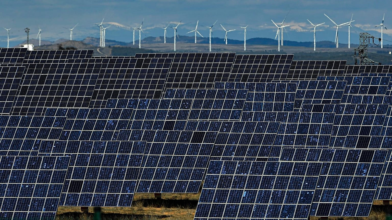 Granja solar en España (imagen de archivo)