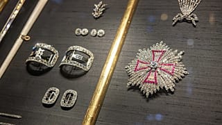 4,300 diamonds were stolen, with an estimated value of over 113 million euros.