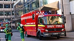 Incendio en la Somerset House de Londres con llamas a gran altura