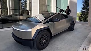 Ramazan Kadirov, Cybertruck'ın üstünde görüntüleniyor (Kaynak: Ramazan Kadirov'un Telegram kanalı)