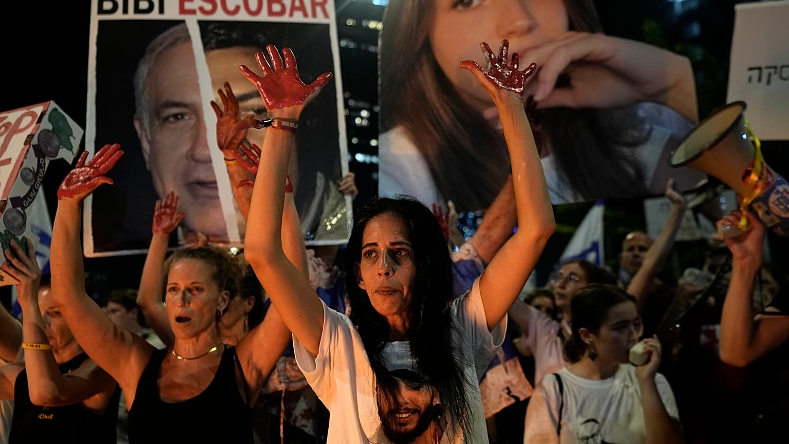 Tel Aviv'deki protestocular, Gazze'de aylardır rehine olarak tutulan insanların serbest bırakılmasını istiyor, 17 Ağustos 2024 