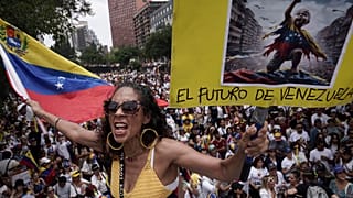 L'opposition vénézuélienne est descendue dans les rues de Caracas samedi pour contester la victoire de Nicolas Maduro à l'élection présidentielle de juillet. 