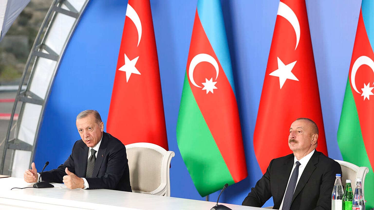 Recep Tayyip Erdoğan ve İlham Aliyev, Karabağ'da açılışı gerçekleştirilen Zengilan Havalimanı etkinliğinde basın mensuplarıyla bir araya geldi, 20 Ekim 2022