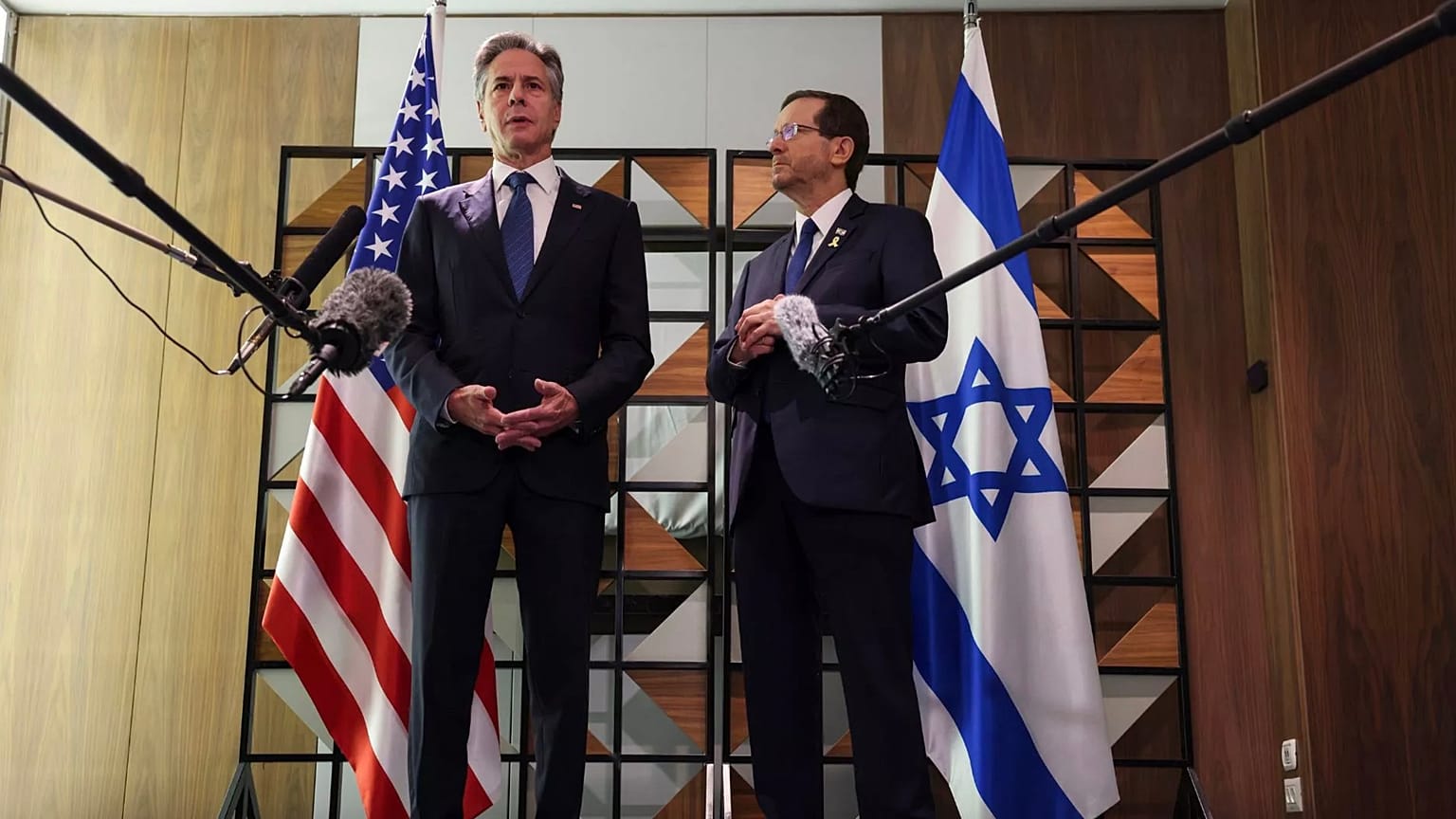 ABD Dışişleri Bakanı Antony Blinken (solda), İsrail'in Tel Aviv kentinde İsrail Cumhurbaşkanı Isaac Herzog ile görüştü, 19 Ağustos 2024.