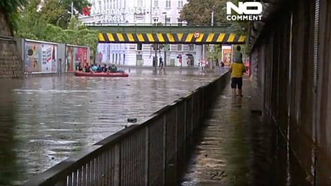 Avusturya'nın başkenti Viyana'da son 152 yılın en şiddetli sağanak yağışı büyük hasara yol açtı.