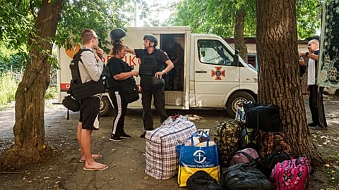  População local é transferida de Selidove para áreas seguras, em Pokrovsk, região de Donetsk, Ucrânia, na terça-feira, 20 de agosto de 2024.