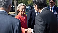 Ursula von der Leyen, President of the European Commission, and representatives of TSMC at a symbolic ground-breaking ceremony in Germany in August 2024.