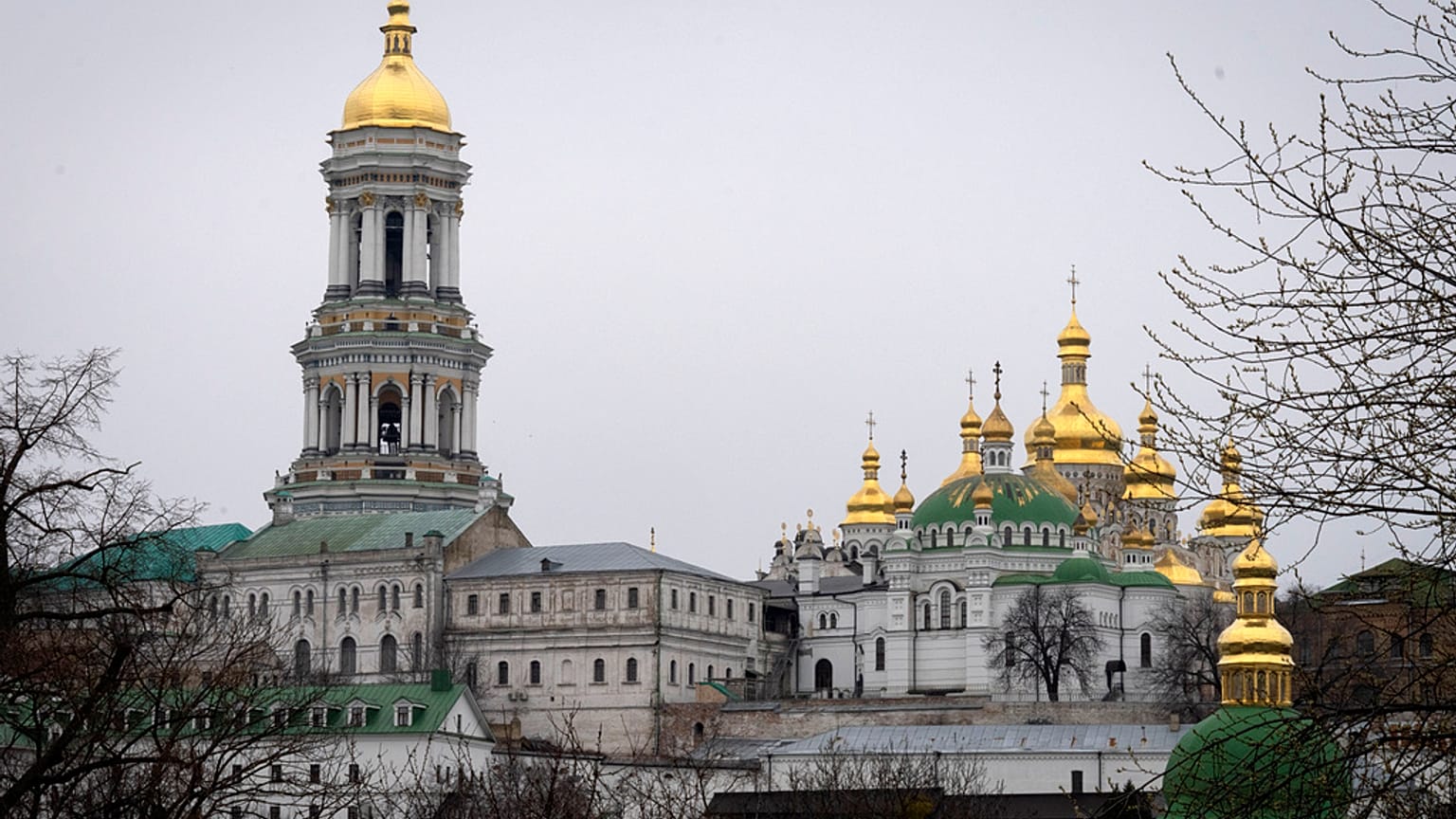 Kiev ilegaliza grupos religiosos ligados a Moscovo