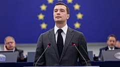 Jordan Bardella lors d'un débat sur le soutien de l'UE à l'Ukraine au Parlement européen à Strasbourg le 17 juillet 2024. 