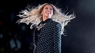 Beyoncé apresenta-se no Wolstein Center, em 4 de novembro de 2016, em Cleveland, Ohio.