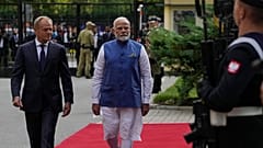 Indian Prime Minister Narendra Modi, right, walks with his Polish counterpart Donald Tusk, to inspect an honour guard before talks in Warsaw, Poland, Thursday, Aug. 22, 2024.