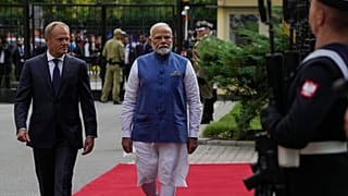 Indian Prime Minister Narendra Modi, right, walks with his Polish counterpart Donald Tusk, to inspect an honour guard before talks in Warsaw, Poland, Thursday, Aug. 22, 2024.