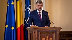 O primeiro-ministro romeno, Marcel Ciolacu, numa cerimónia no palácio presidencial Cotroceni, em Bucareste