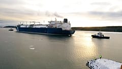 Finlandiya tarafından kiralanan yüzer sıvılaştırılmış doğal gaz (LNG) terminali olan FSRU Exemplar gemisi Inkoo limanına yanaşıyor, Helsinki, 28 Aralık 2022.