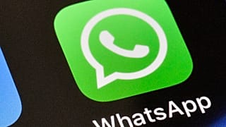 Ein WhatsApp-Symbol wird auf einem iPhone in Deutschland angezeigt, 15. November 2018