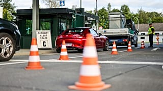 Control de seguridad en el acceso a la base de Geilenkirchen (Alemania).