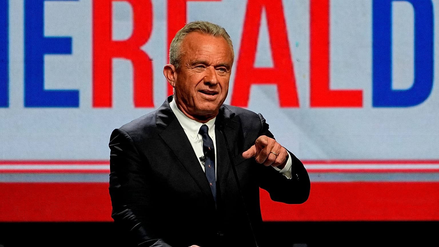 Bağımsız başkan adayı Robert F. Kennedy Jr., bir kampanya etkinliğinde konuşuyor.