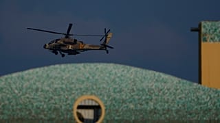 Ein israelischer Apache-Hubschrauber über Israel, 25. August 2024.