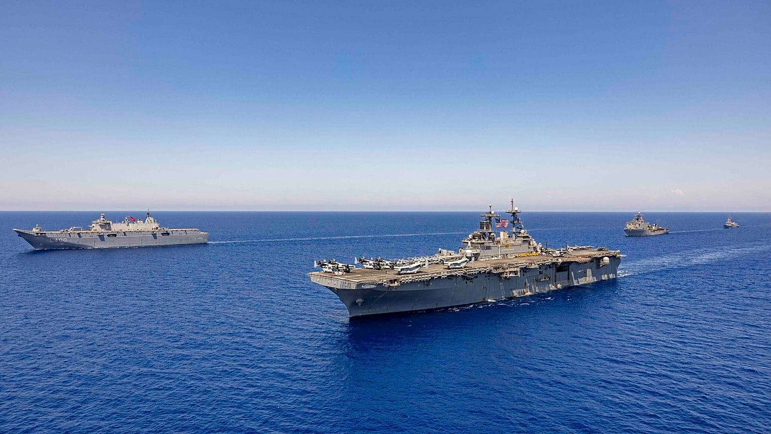 ABD Donanmasına ait USS Wasp (LHD 1) gemisi ve USS Oak Hill (LSD-51), Akdeniz, 14 Ağustos 2024. ABD Donanmasına ait fotoğraf US Navy Institute tarafından yayınlanmıştır.