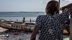 Una persona que ha intentado emigrar dos veces desde África occidental hacia España es fotografiada en Thiaroye-Sur-Mer, Senegal, el 23 de agosto de 2024.