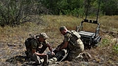 Военнослужащие 65-й бригады отрабатывают медицинскую эвакуацию в Запорожской области, Украина, 28 августа 2024 г.