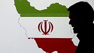 يتحدث ستيوارت ديفيس، مدير في إحدى الشركات التابعة لشركة فايرآي، إلى الصحفيين حول تقنيات القرصنة الإيرانية، في دبي، الإمارات العربية المتحدة، الأربعاء 20 سبتمبر 2017،