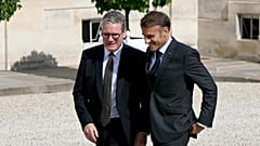 Sir Keir Starmer (links) und Emmanuel Macron (rechts).