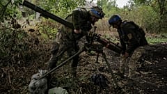 Украинские военные стреляют из гранатомета, 6 августа 2024