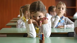 Elsős kislány egy kispesti általános iskolában, a 2019-es tanévnyitón