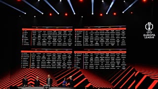 Kulüpler ve fikstürler, 30 Ağustos 2024 Cuma günü Monako'da gerçekleştirilen UEFA Avrupa Ligi grup aşaması kura çekimi sırasında ekranda gösteriliyor.