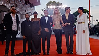 Cristobal Tapia de Veer, de gauche à droite, le producteur David Hinojosa, Sophie Wilde, Antonio Banderas, Nicole Kidman, Harris Dickinson et la réalisatrice Halina Reijn.