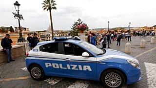 Arquivo: Um carro da polícia italiana estacionado no topo da Escadaria Espanhola