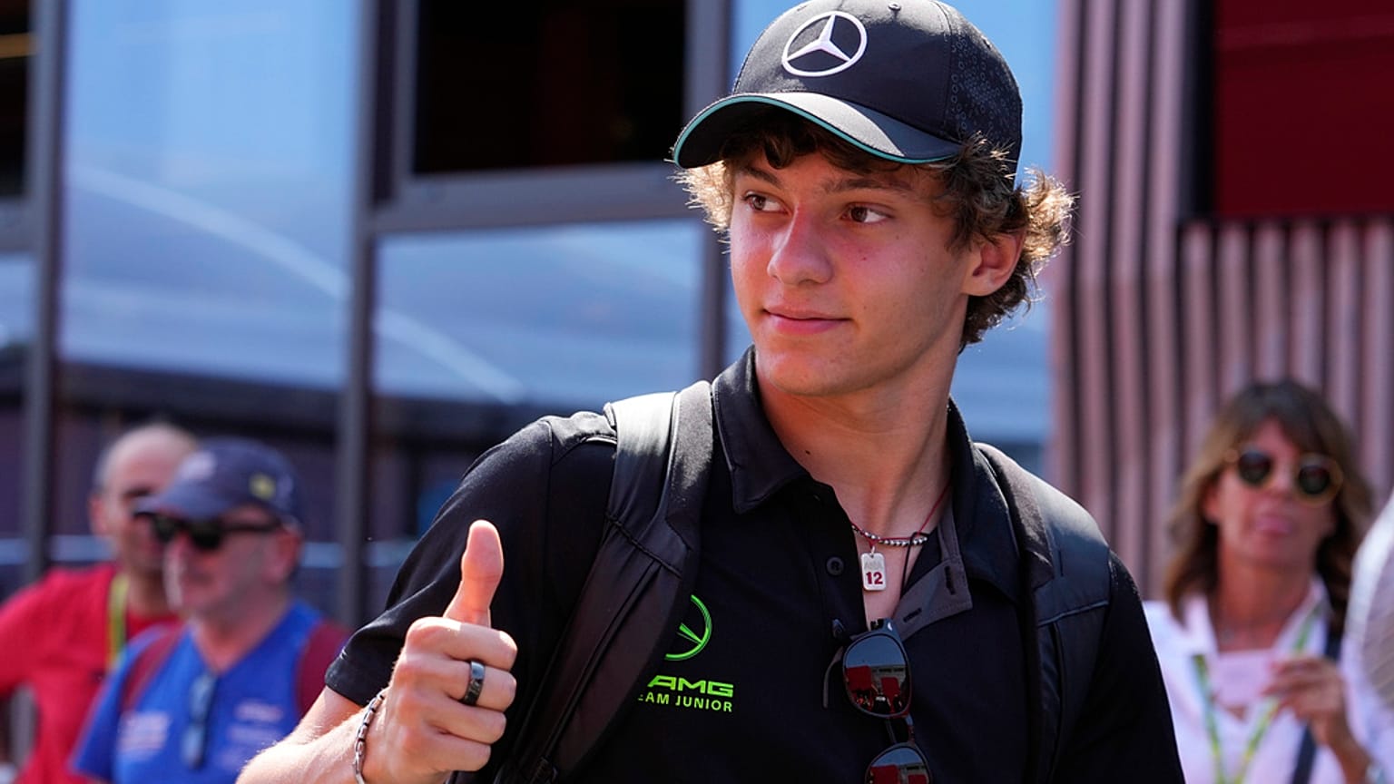Antonelli com apenas 18 anos substitui Lewis Hamilton na Mercedes.