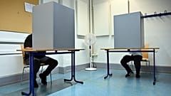 Eleitores votam numa assembleia de voto em Erfurt, Alemanha, no domingo, 1 de setembro de 2024.