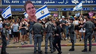 A tüntetők főútvonalakat zárnak le 
