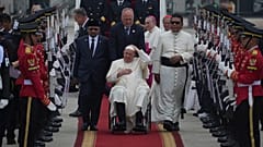 Papst Franziskus während einer offiziellen Begrüßungszeremonie am 3. September am Soekarno-Hatta International Airport am Stadtrand von Jakarta.