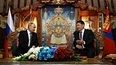 Vladimir Putin e o Presidente da Mongólia Ukhnaagiin Khurelsukh participam numa reunião no edifício governamental Saaral Ordo. Terça-feira, 3 de setembro de 2024