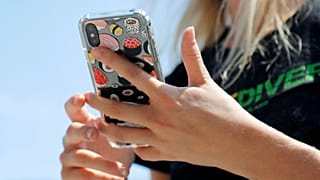 Une nouvelle étude révèle qu'il n'existe pas de corrélation étroite entre l'utilisation du téléphone portable et le cancer du cerveau.