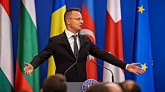 El ministro de Asuntos Exteriores de Hungría, Peter Szijjarto, habla durante una conferencia de prensa conjunta en Bucarest, Rumania, el martes 3 de septiembre de 2024.