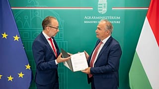 Hungarian agriculture minister István Nagy (r), receives the open letter from Gunther Weiss, head of quality management at Alnatura GmbH 