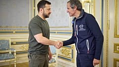 Der Chef der Internationalen Atomenergie-Organisation (IAEO) Rafael Grossi hat mitSelenskyj in Kiew über die nukleare Sicherheit in der Ukraine gesprochen.