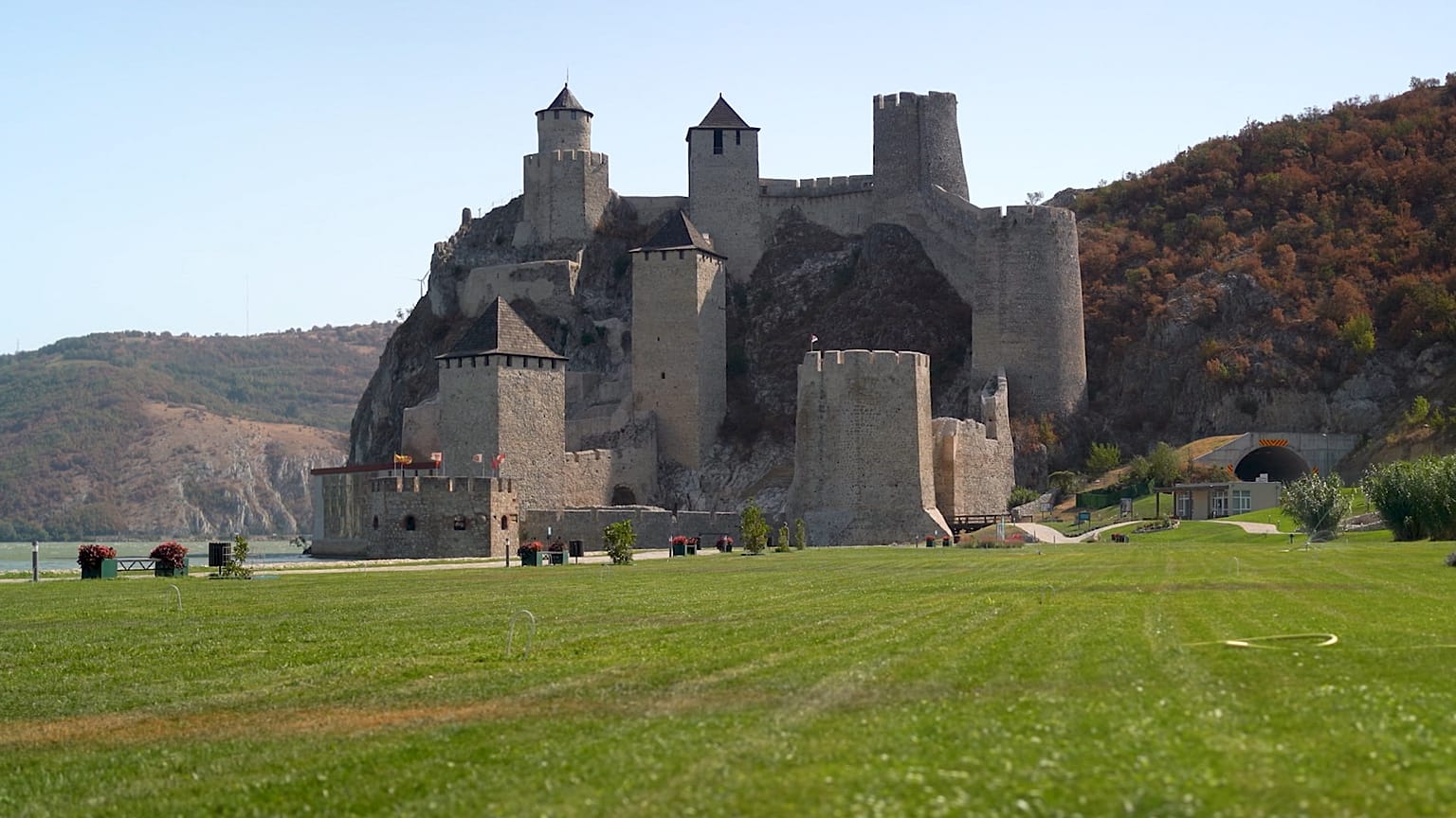 Tesouros do Danúbio da Sérvia: Da Fortaleza de Golubac à pré-histórica Lepenski Vir