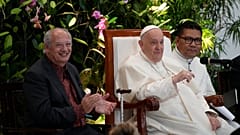 Le pape François a été accueilli mercredi par une foule enthousiaste à Jakarta, la capitale indonésienne. 