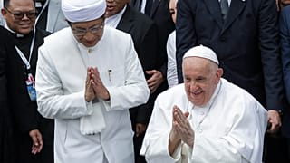 Papst Franziskus (rechts) und der Großimam der Istiqlal-Moschee, Nasaruddin Umar, trafen sich im größten Moschee Südostasiens.